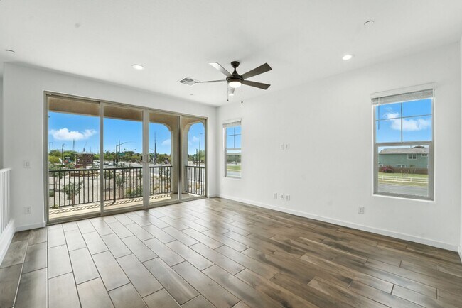 Building Photo - Like Brand New Luxurious Modern 3 Bedroom ...