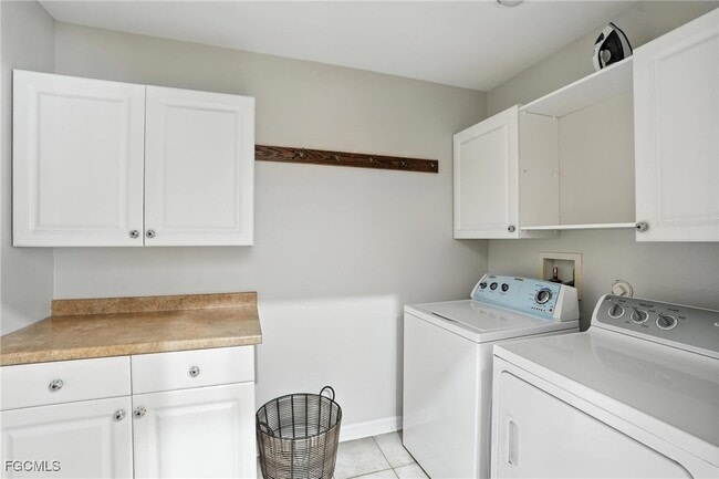 Building Photo - 3023 SW 23rd Ave