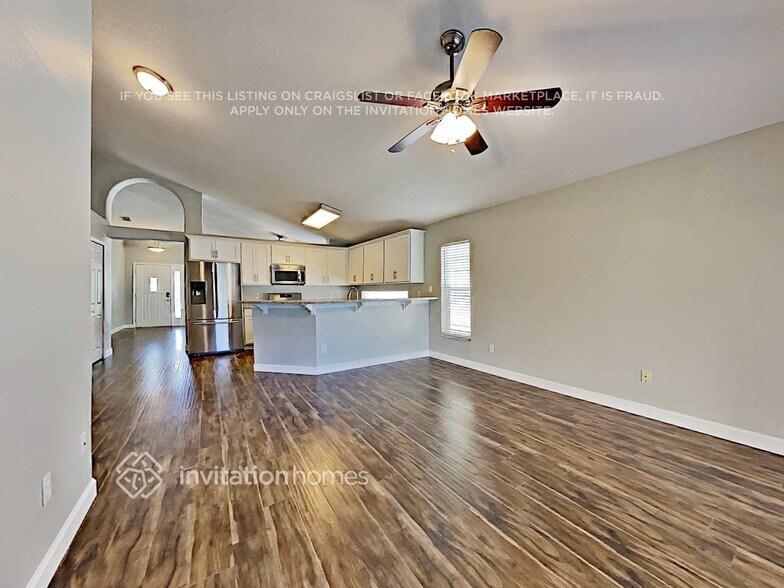 Building Photo - 1882 Sun Gazer Dr