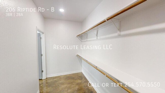 Building Photo - 206 Riptide Rd