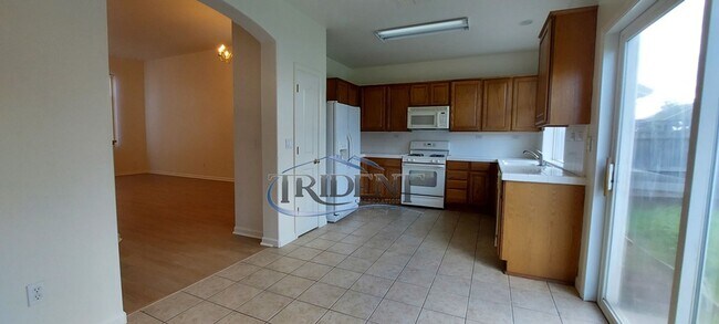 Building Photo - 4 bedroom, 3 bath house with approx. 2,183 sq. ft.