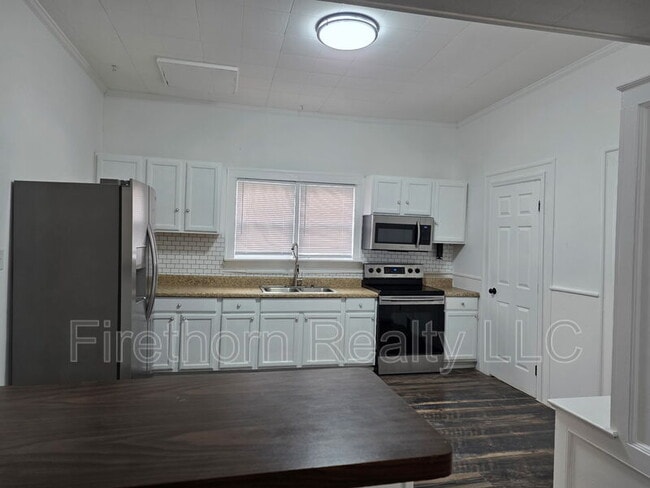 Building Photo - 283 L R White Rd