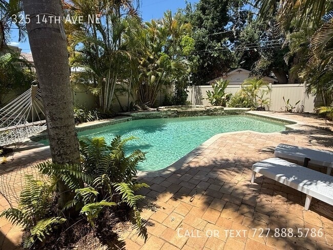 Building Photo - 325 14th Ave NE