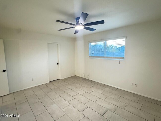 Building Photo - 4816 S Taylor Dr