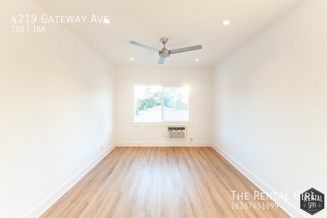 Building Photo - Sweet Silver Lake One Bedroom | Upper Unit...