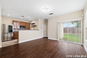 Building Photo - 10131 Maple Ranch