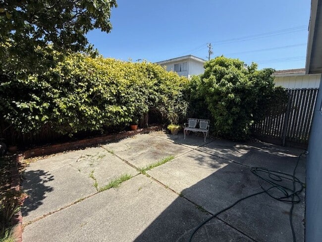 Building Photo - Central Richmond 2-Bedroom Home Near City ...