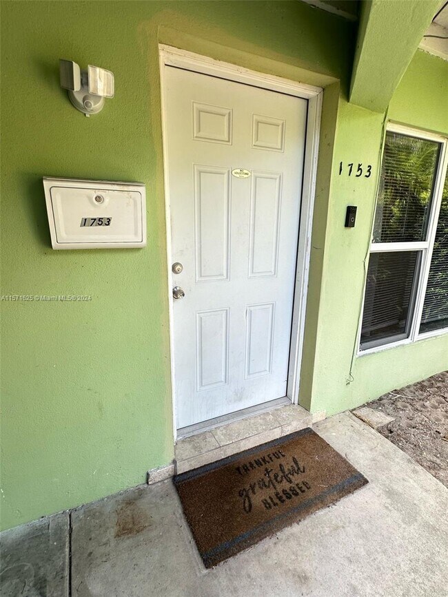 Building Photo - 1753 NE 18th St