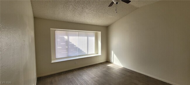 Building Photo - 6561 Avon Ct