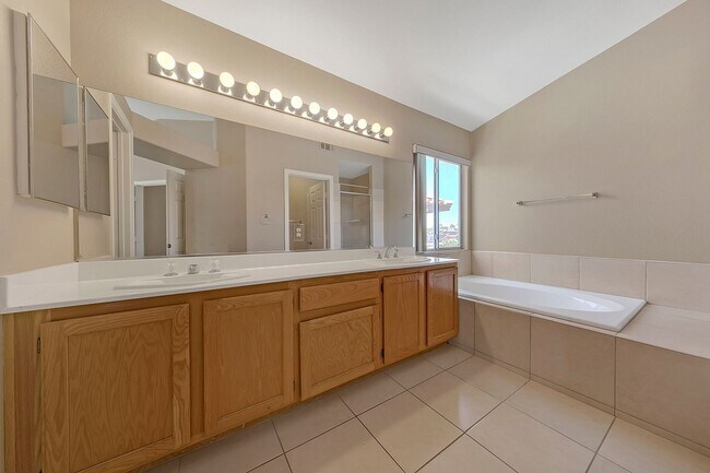 Building Photo - Green Valley Home! Beautiful &  Spacious! Stainless steel appliances! Washer & dryer! No pets!