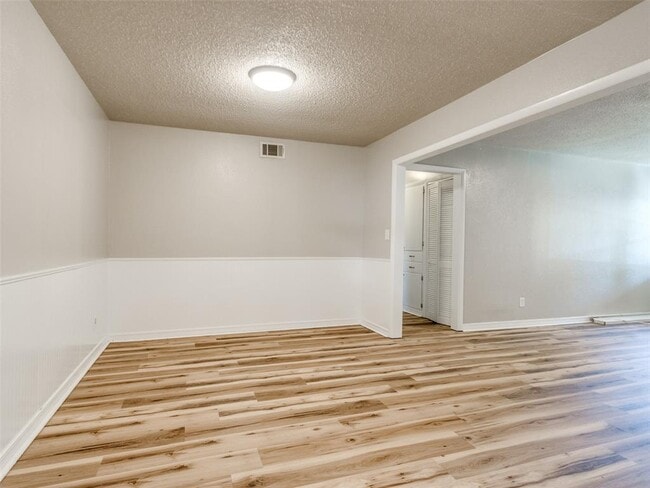 Building Photo - 1617 Avondale Dr