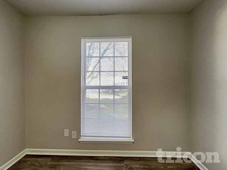 Building Photo - 9408 Northwoods Forest Dr