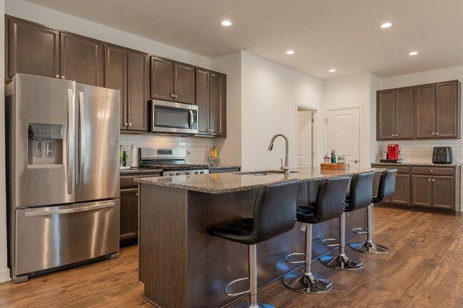 Building Photo - 5006 Forsythia Pl