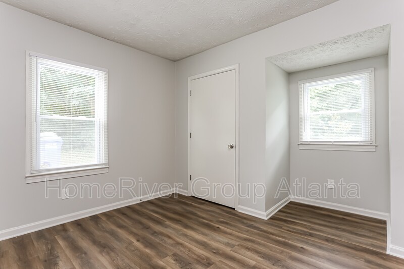 Building Photo - 527 Walton Rd