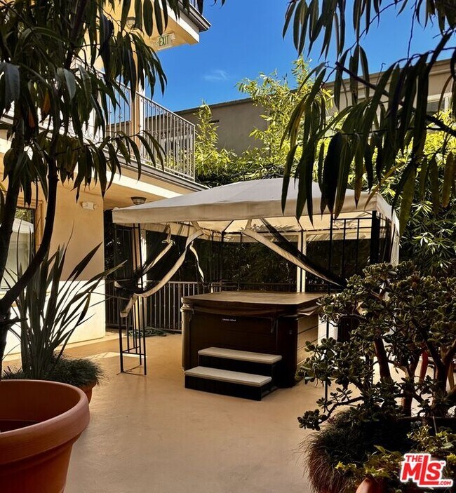 Building Photo - 1146 Hacienda Pl