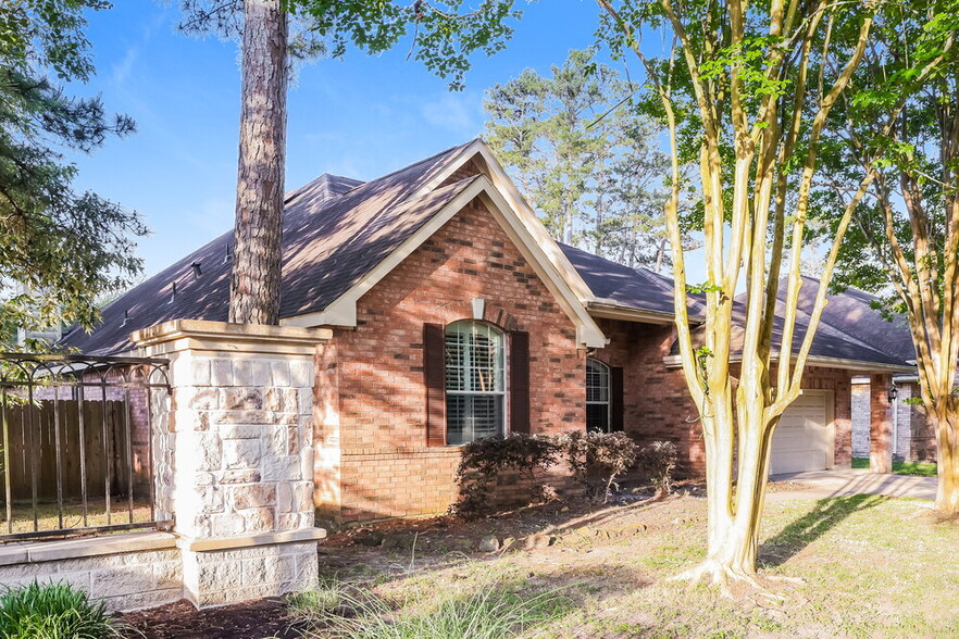 Building Photo - 20868 Bentwood Oaks Dr