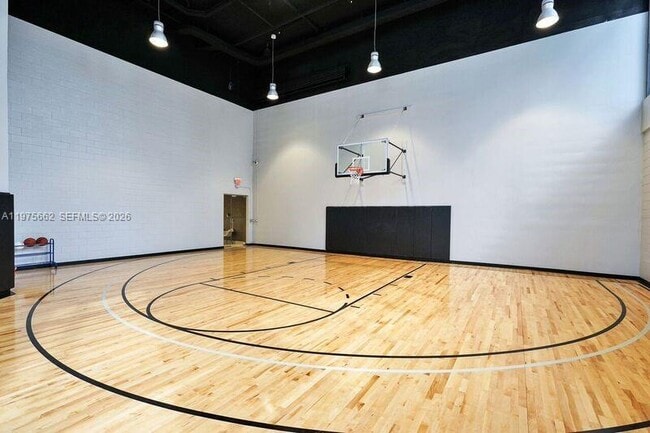 Building Photo - 1010 Brickell Ave