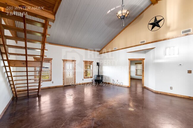 Building Photo - 3 Bedroom, 3 Bathroom Ranch Home with Barn...