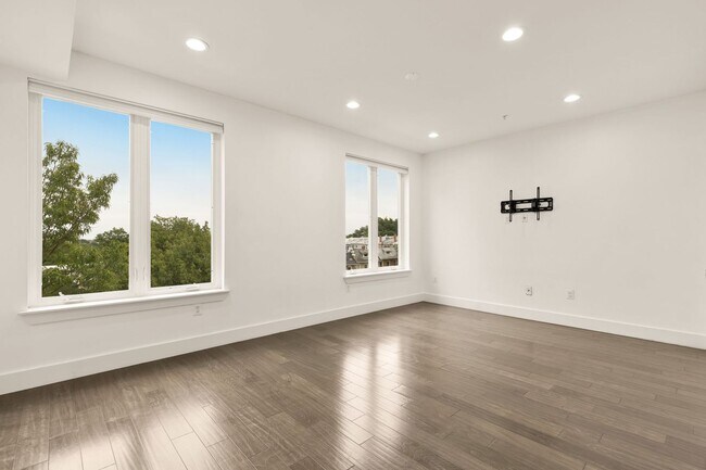 Building Photo - Beautiful 2 Bed/2 Bath in Petworth