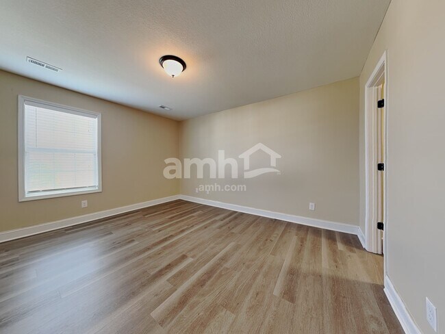 Building Photo - 7217 Deer Springs Way