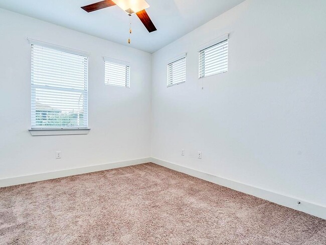Building Photo - 2215 Capulet St