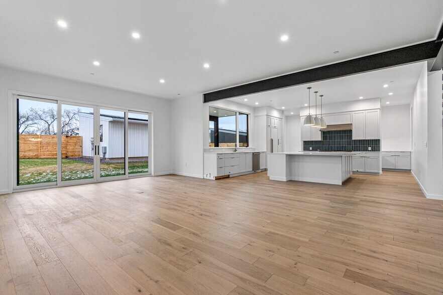 Building Photo - 2155 Vine Ave