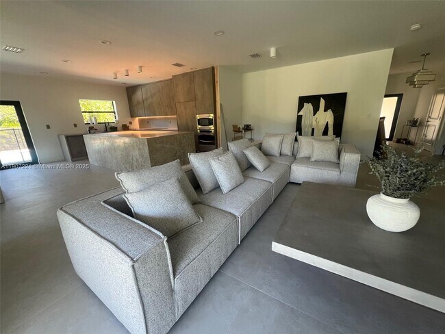 Building Photo - 12790 SW 91 Ave