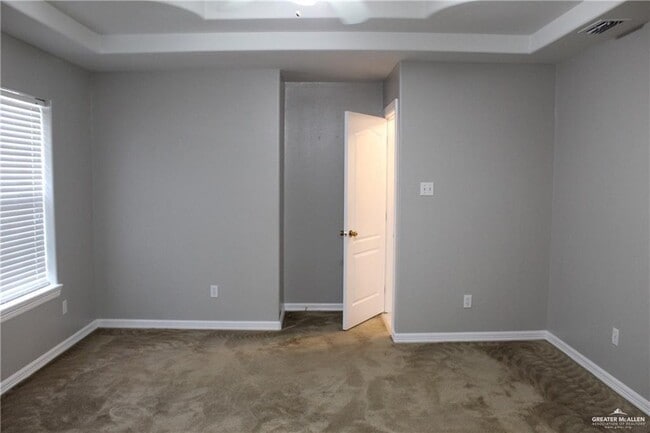 Building Photo - 15 Umar Ave