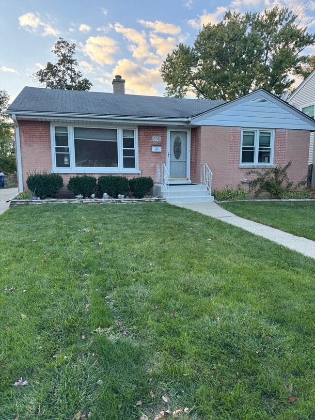 Building Photo - 896 Webster Ln