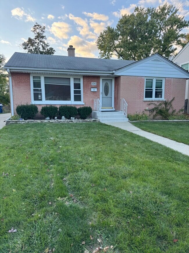 Primary Photo - 896 Webster Ln