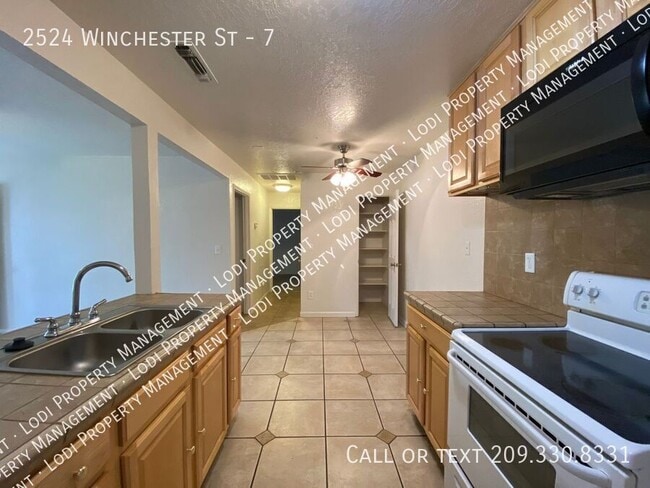 Building Photo - 2524 Winchester Dr
