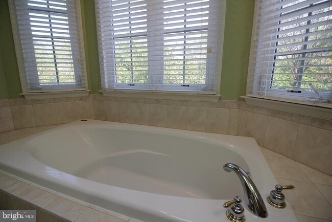 Building Photo - 40424 Milford Dr