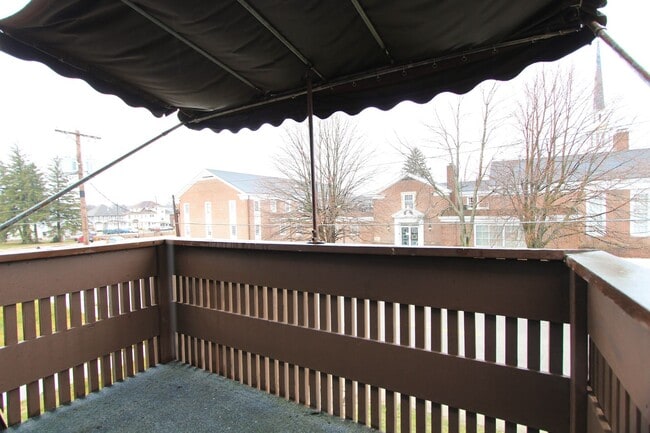 Building Photo - Dishwasher Included