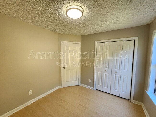 Building Photo - 2800 Pine Valley Way NW