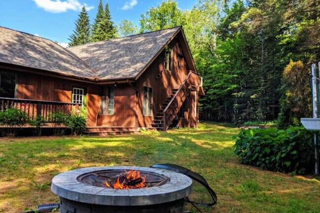 Building Photo - 140 Paquette Cir