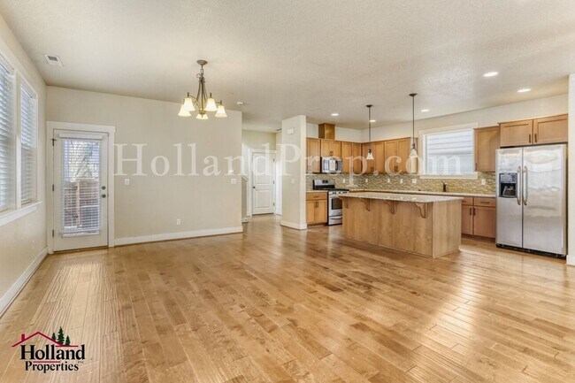 Building Photo - Charming 4-Bedroom Hillsboro Home with Attached Garage and Brand New Carpets!