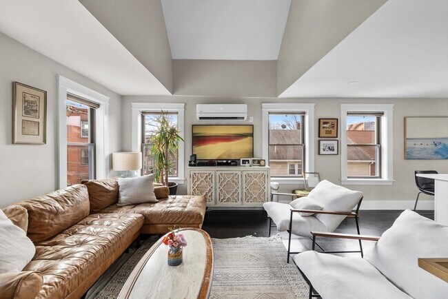 Primary Photo - 38 Mead St