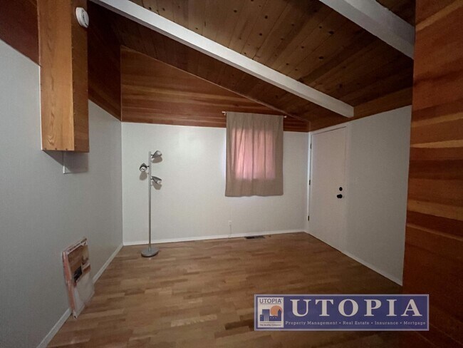 Building Photo - 10585 Redwood Dr