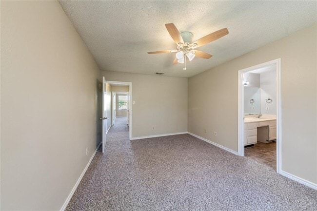 Building Photo - 2608 Gwendolyn Ln