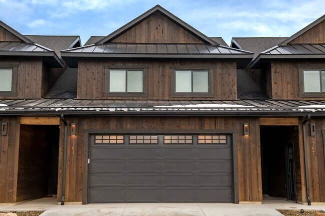 Building Photo - 701 Stone Peak Lp