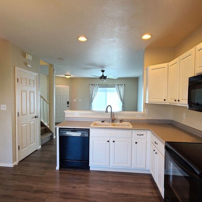Building Photo - 6316 Riverdale Dr
