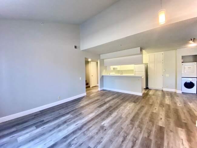 Building Photo - Beautifully Remodeled 3-Bedroom Condo! - W...