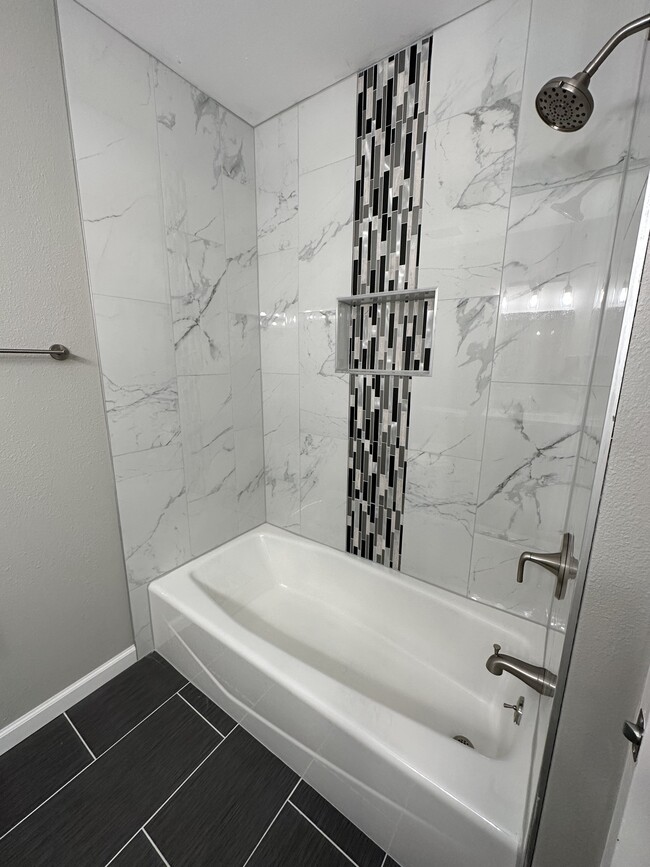 Building Photo - 4034 Hooper Dr