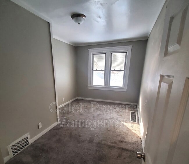 Building Photo - 1924 E 123rd St