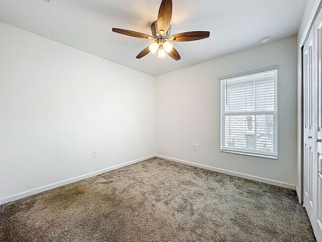 Building Photo - 4/2 Groveland Home with Solar Panels