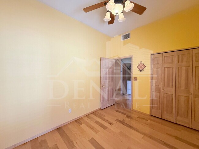 Building Photo - 1221 E Cholla St
