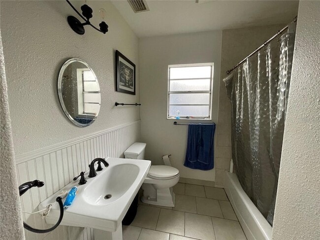 Building Photo - 2312 E 9th Ave