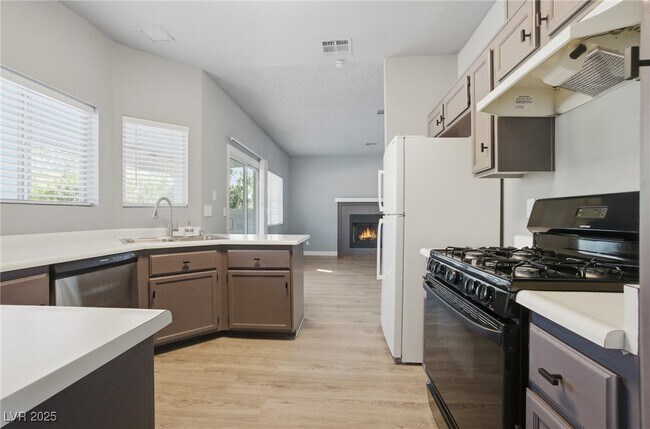 Building Photo - 1460 Daybreak Rd