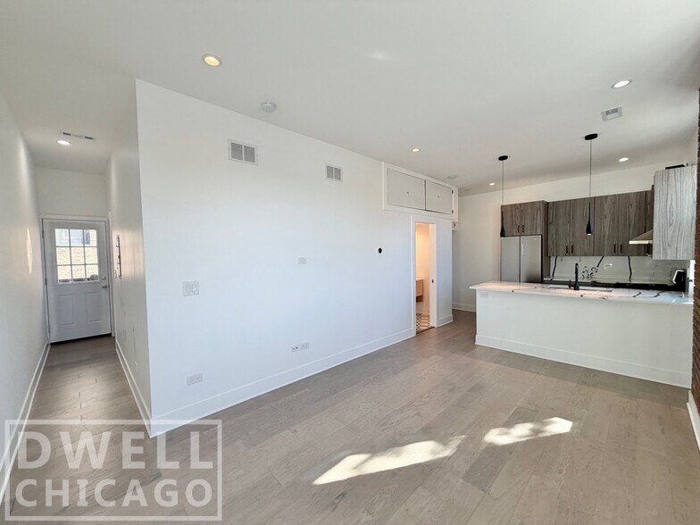 Building Photo - 452 N Racine Ave