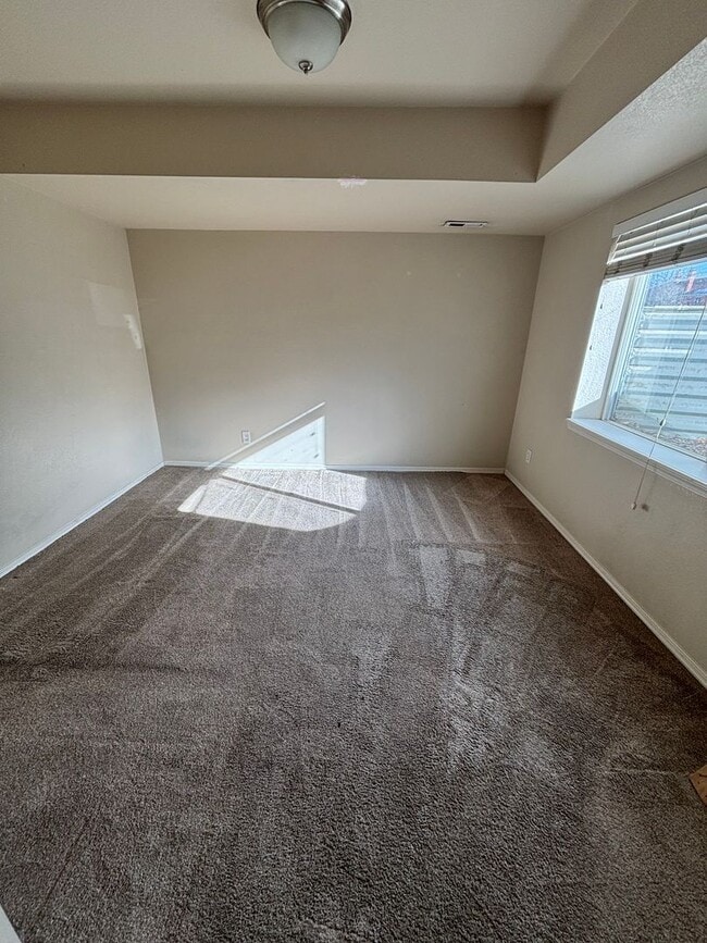 Building Photo - 4 Bedroom, 2.5 Bath Townhome in Greeley